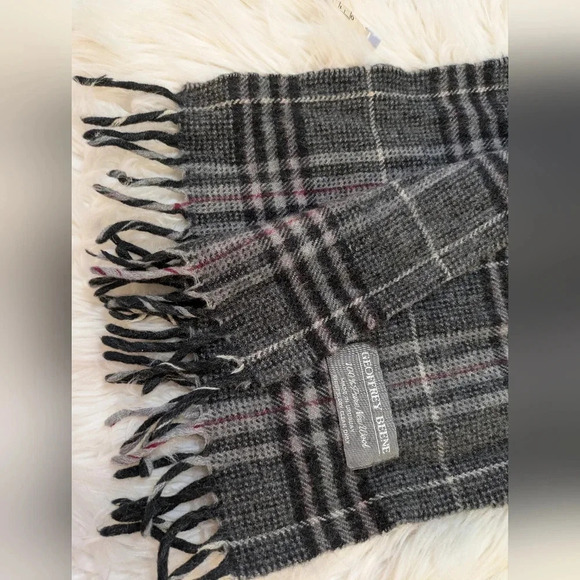 Geoffrey Beene 100% Wool Scarf - Picture 5 of 5